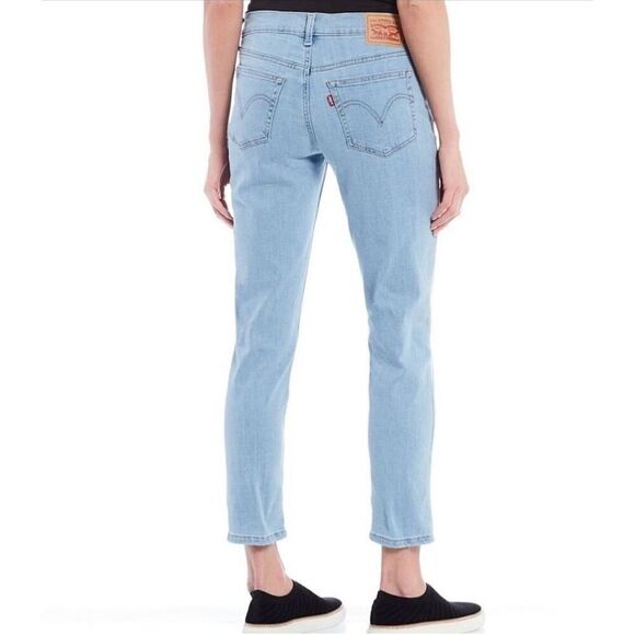 Levi’s Boyfriend Jeans Women’s 30 Light Wash Mid Rise Blue Denim 27 Inseam - Picture 2 of 14
